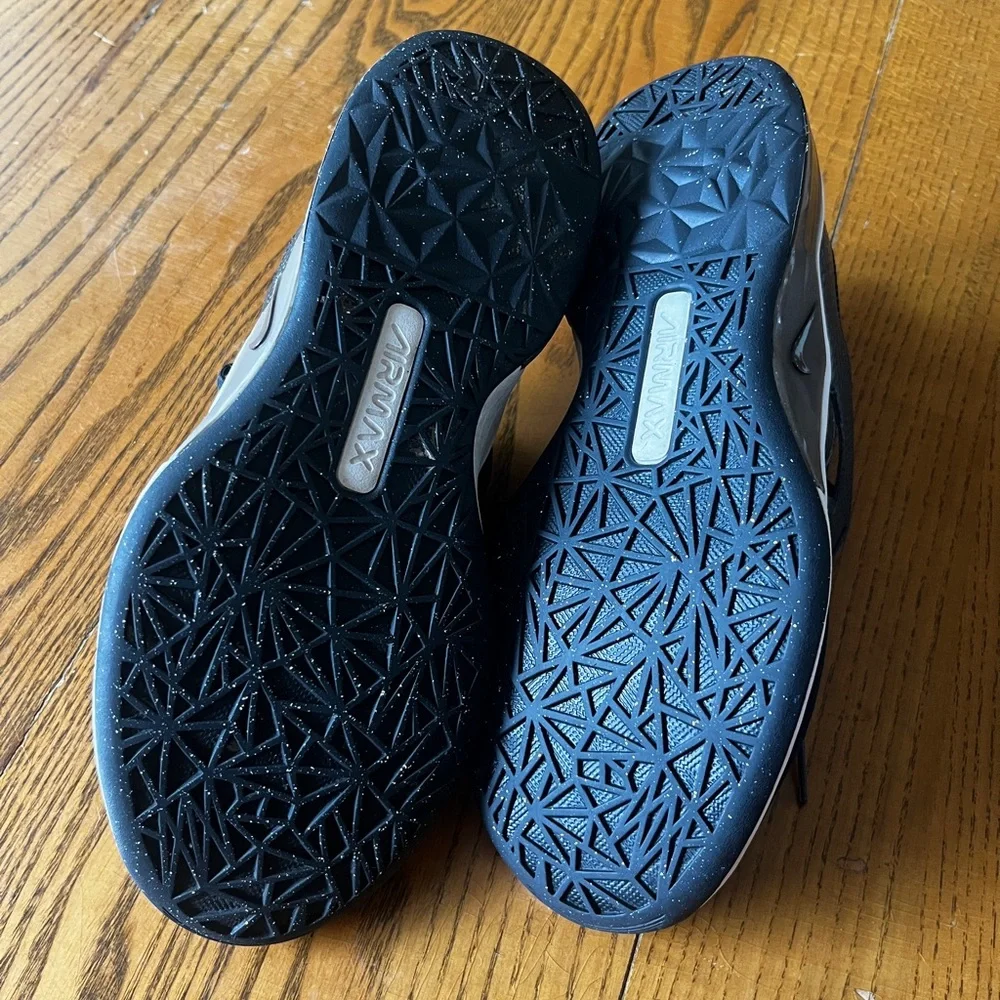 Nike Women's Athletic Shoes - Size 9 - Picture 3 of 8
